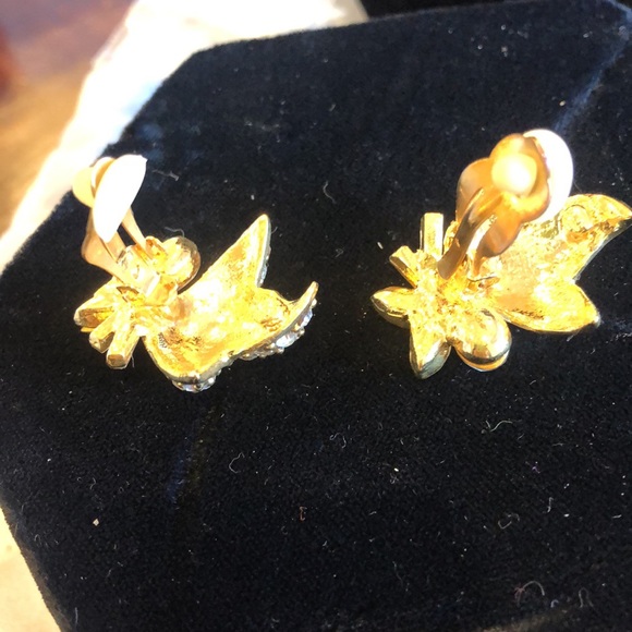 Austrian Crystal Pavé Leaf Clip On Earrings-Boutique - Picture 4 of 5